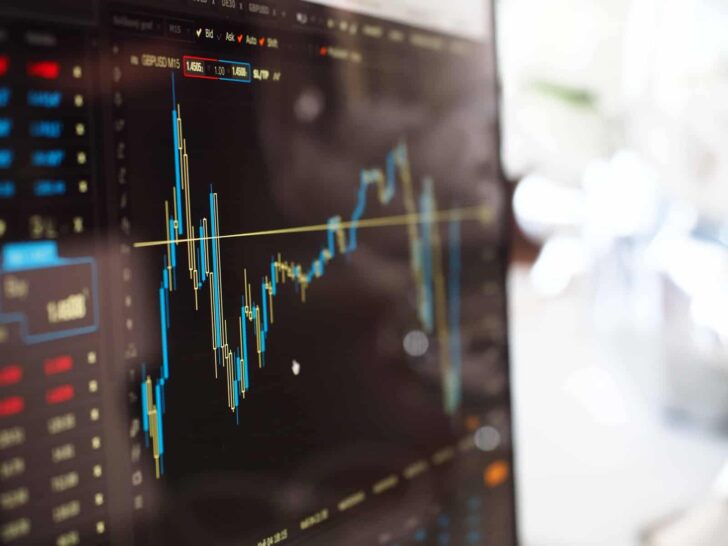 Acorns Vs Stash Vs Robinhood - 3 best investment apps for beginners