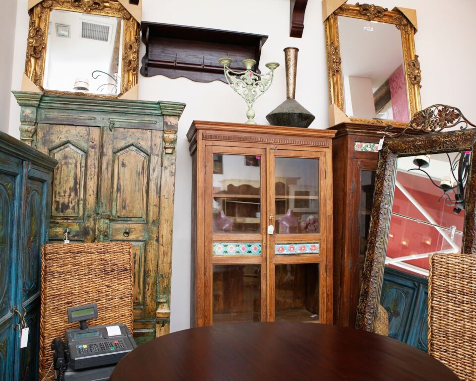 How to Flip and Sell Furniture for Maximum Profit