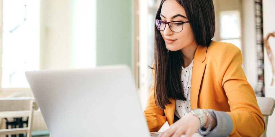 21 Best Online Jobs for College Students In 2024